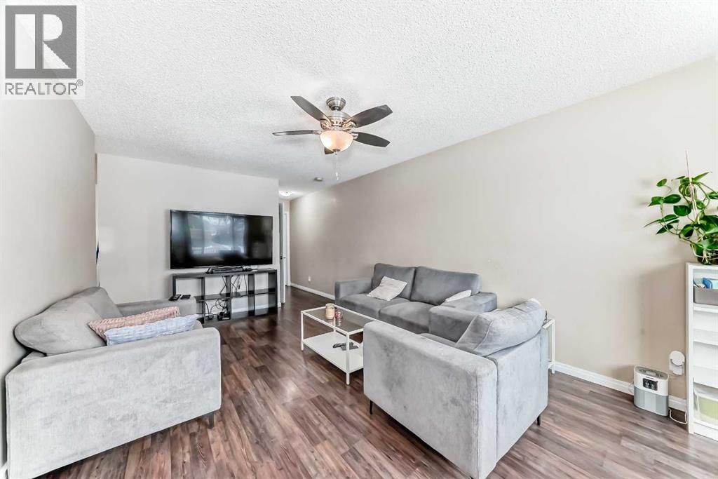 118 Dovertree Place SE, Calgary, Alberta  T2B 2K3 - Photo 2 - A2293269