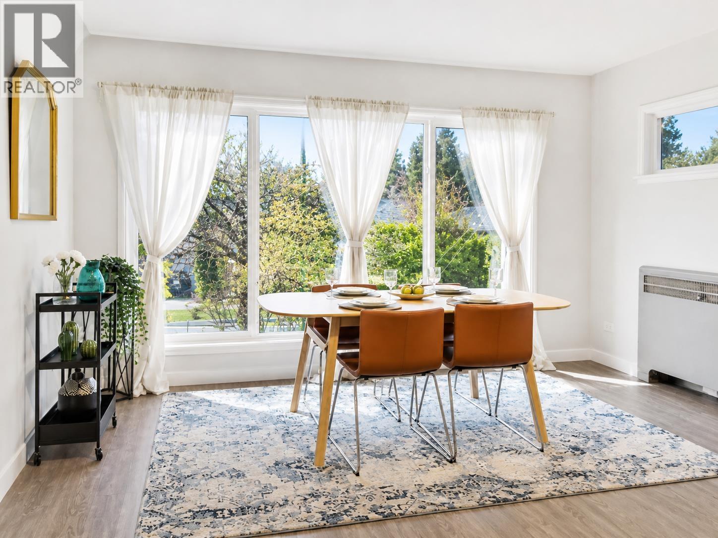 1128 Ridgewood Drive, North Vancouver, British Columbia  V7R 1J3 - Photo 2 - R3125854