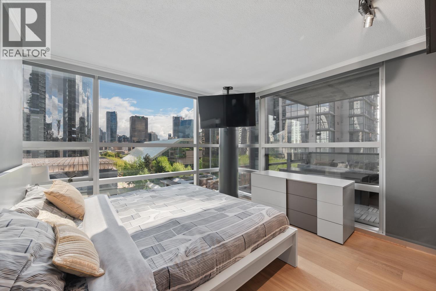 70x 1050 Burrard Street, Vancouver, British Columbia  V6Z 2S3 - Photo 16 - R3125872