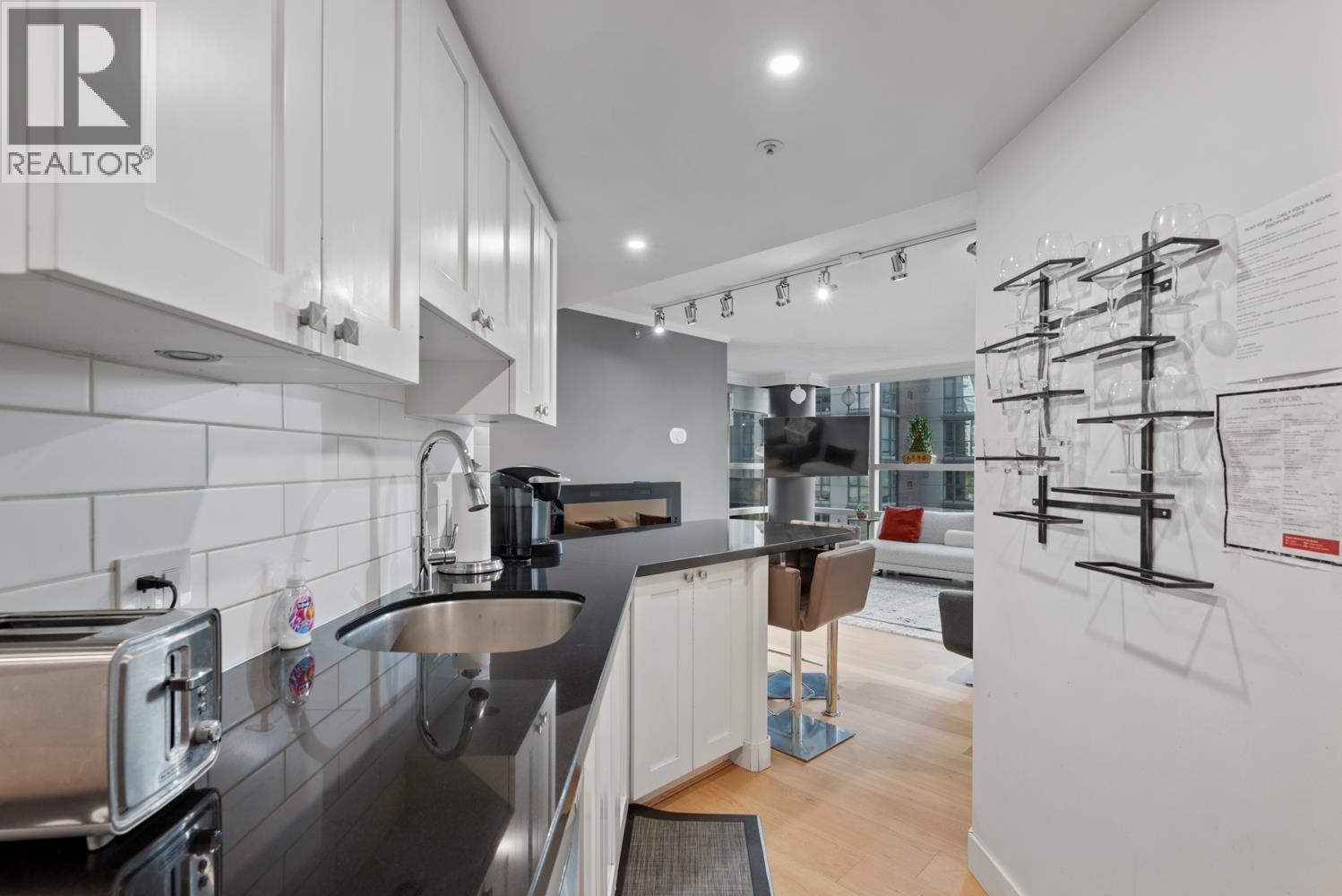 70x 1050 Burrard Street, Vancouver, British Columbia  V6Z 2S3 - Photo 8 - R3125872