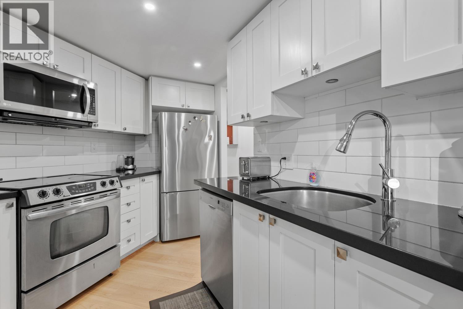 70x 1050 Burrard Street, Vancouver, British Columbia  V6Z 2S3 - Photo 9 - R3125872
