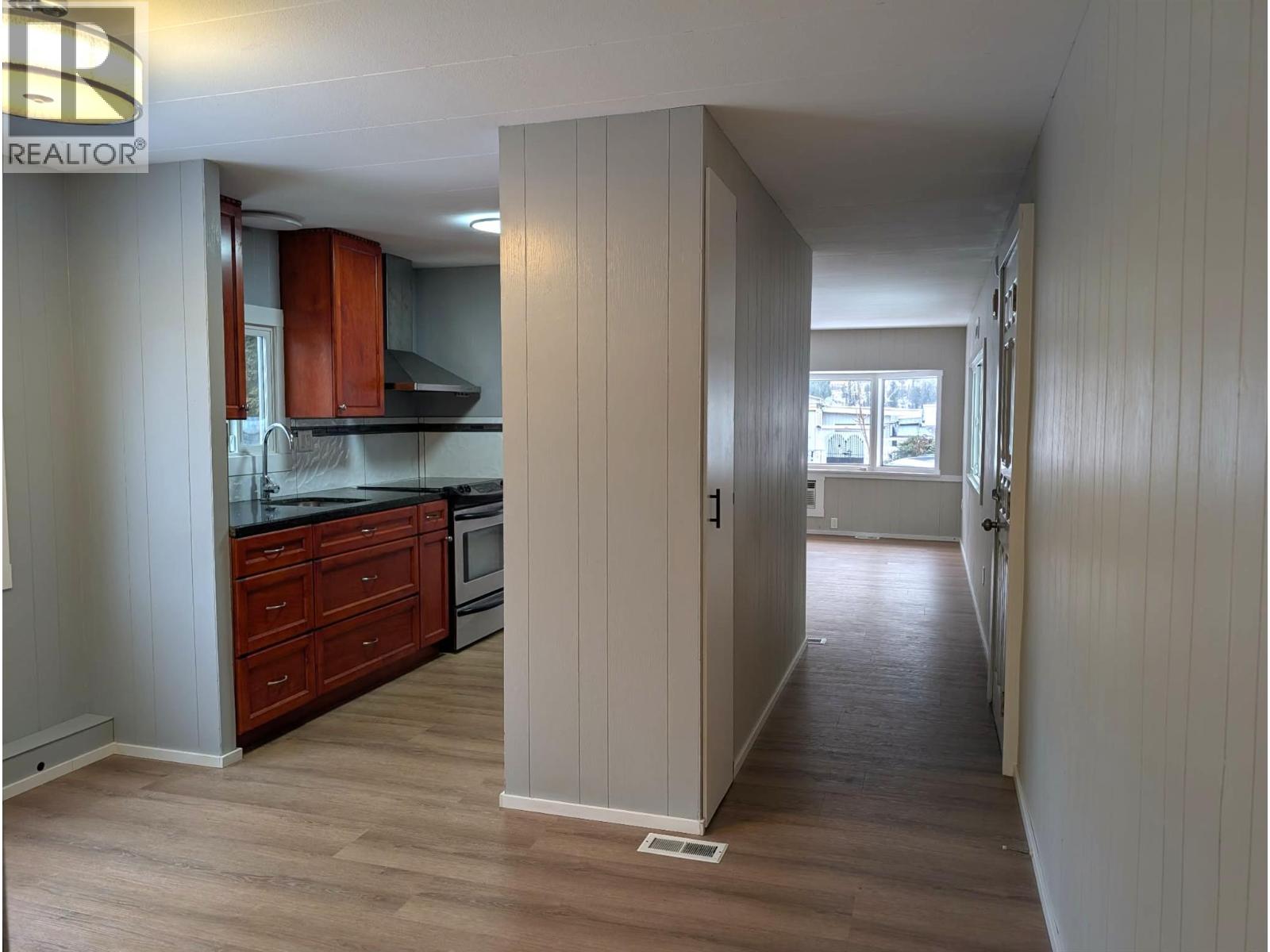 446 Mabel Lake Road Unit# E9, Lumby, British Columbia  V0E 2G5 - Photo 6 - 10373150