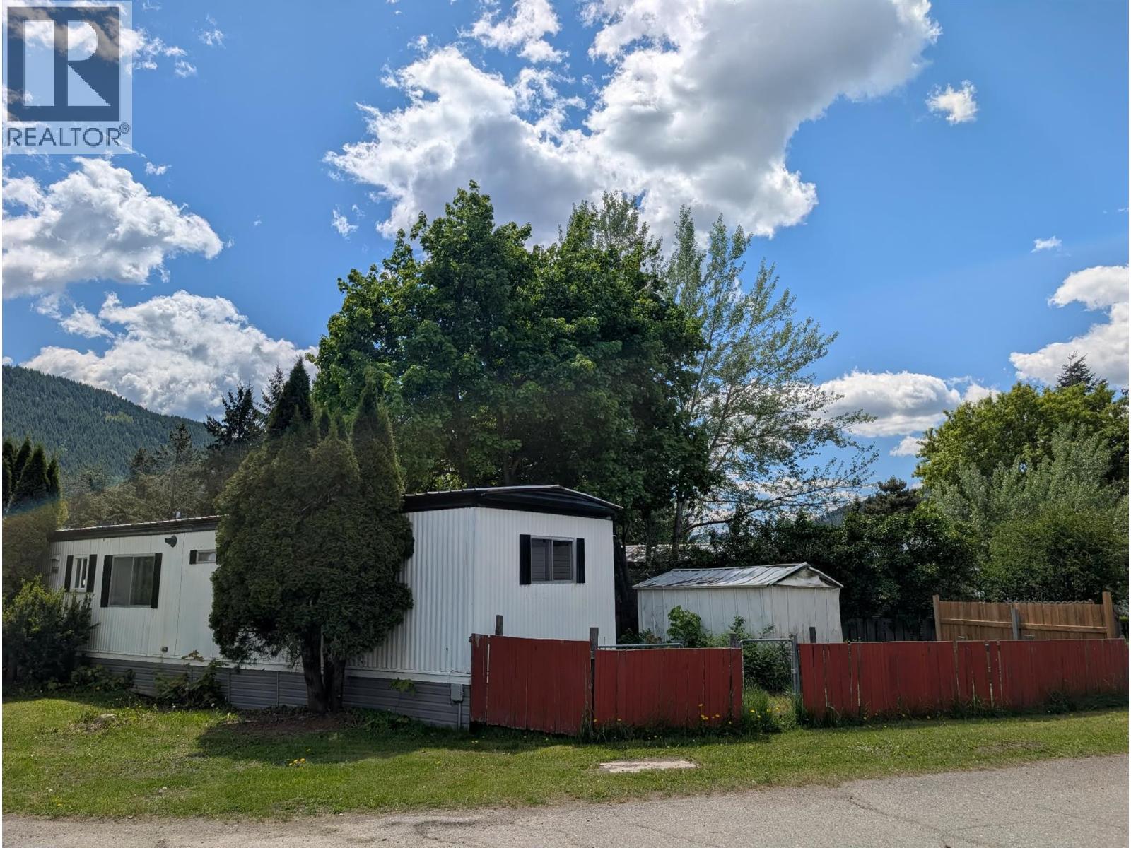 446 Mabel Lake Road Unit# E9, Lumby, British Columbia  V0E 2G5 - Photo 3 - 10373150