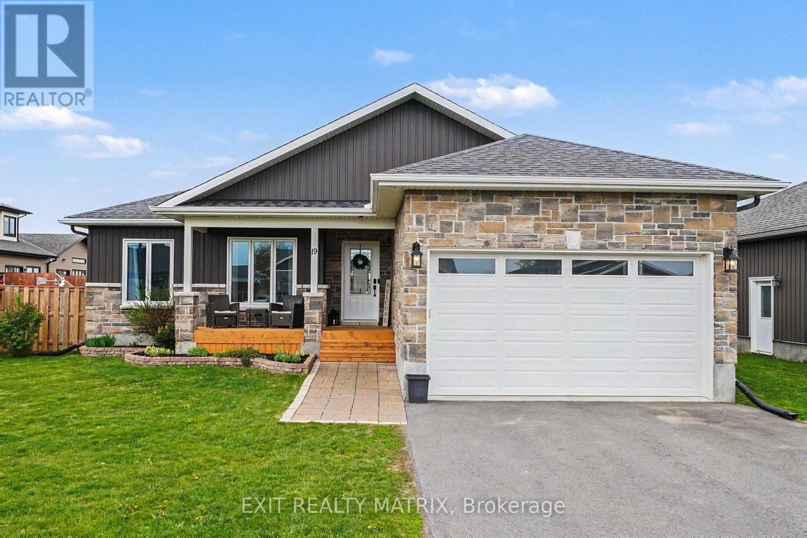 19 WINTONIA DRIVE, North Dundas, Ontario
