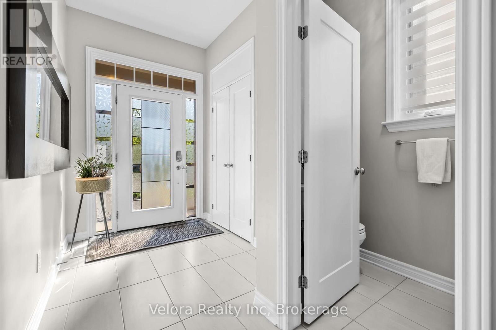 352 Warmstone Drive, Ottawa, Ontario  K2S 0W3 - Photo 4 - X13151874