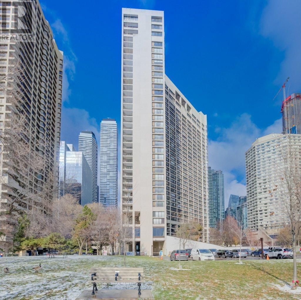 1017 - 33 Harbour Square, Toronto, Ontario M5J 2G2 - Photo 2 - C13151880