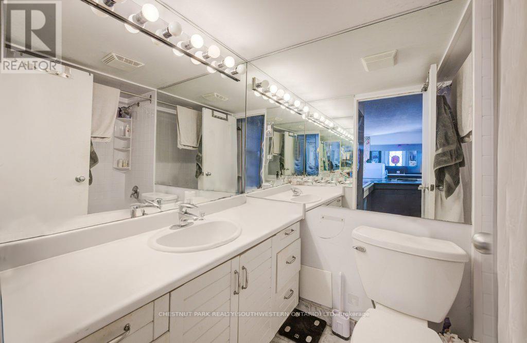 1017 - 33 Harbour Square, Toronto, Ontario M5J 2G2 - Photo 32 - C13151880