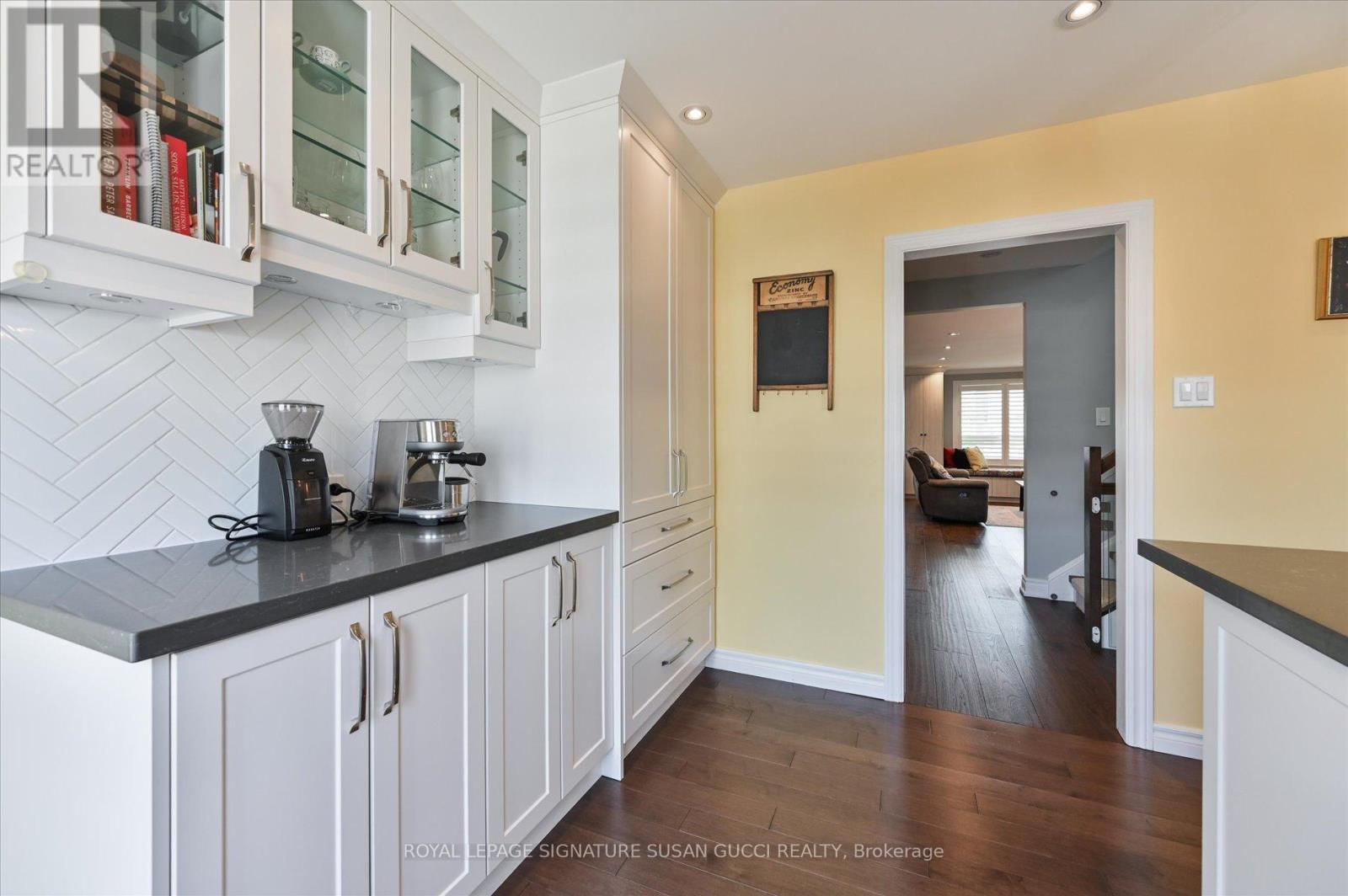 86 Barker Avenue, Toronto, Ontario  M4C 2N6 - Photo 11 - E13151904