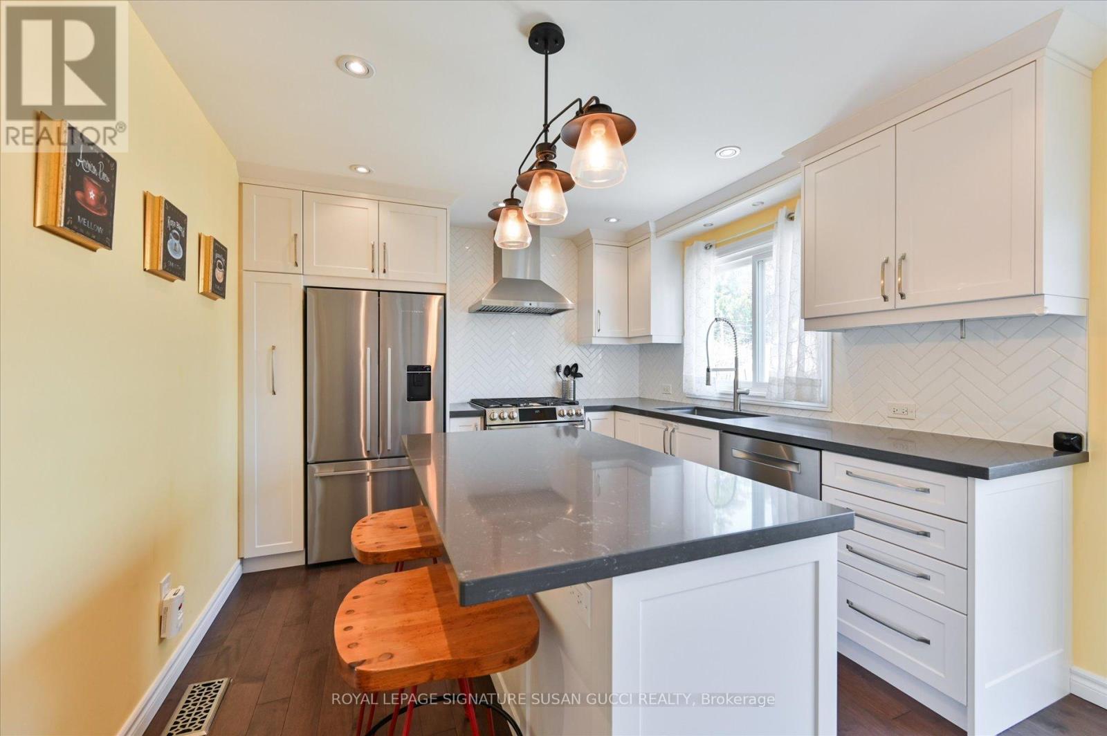 86 Barker Avenue, Toronto, Ontario  M4C 2N6 - Photo 12 - E13151904