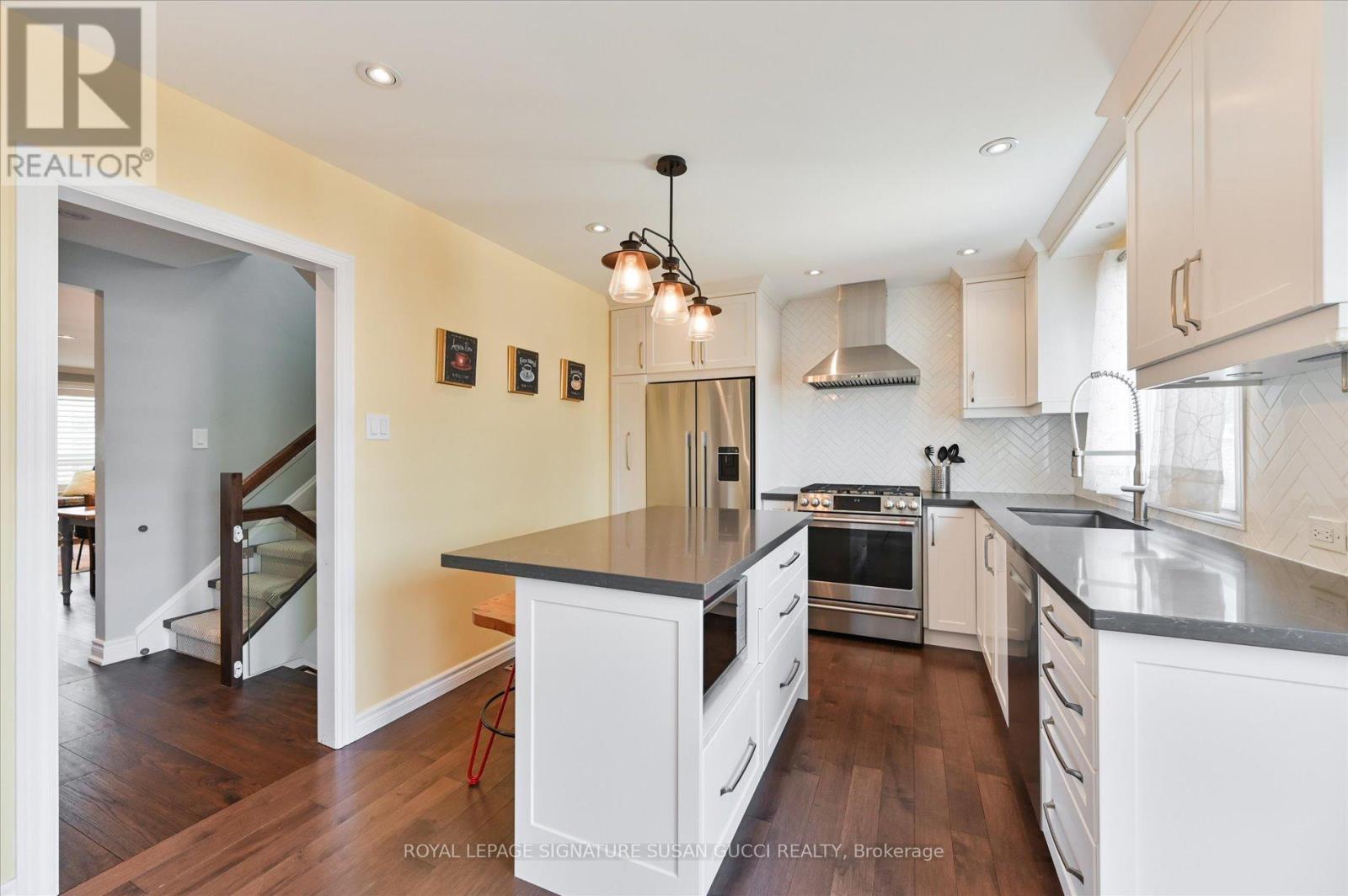 86 Barker Avenue, Toronto, Ontario  M4C 2N6 - Photo 13 - E13151904