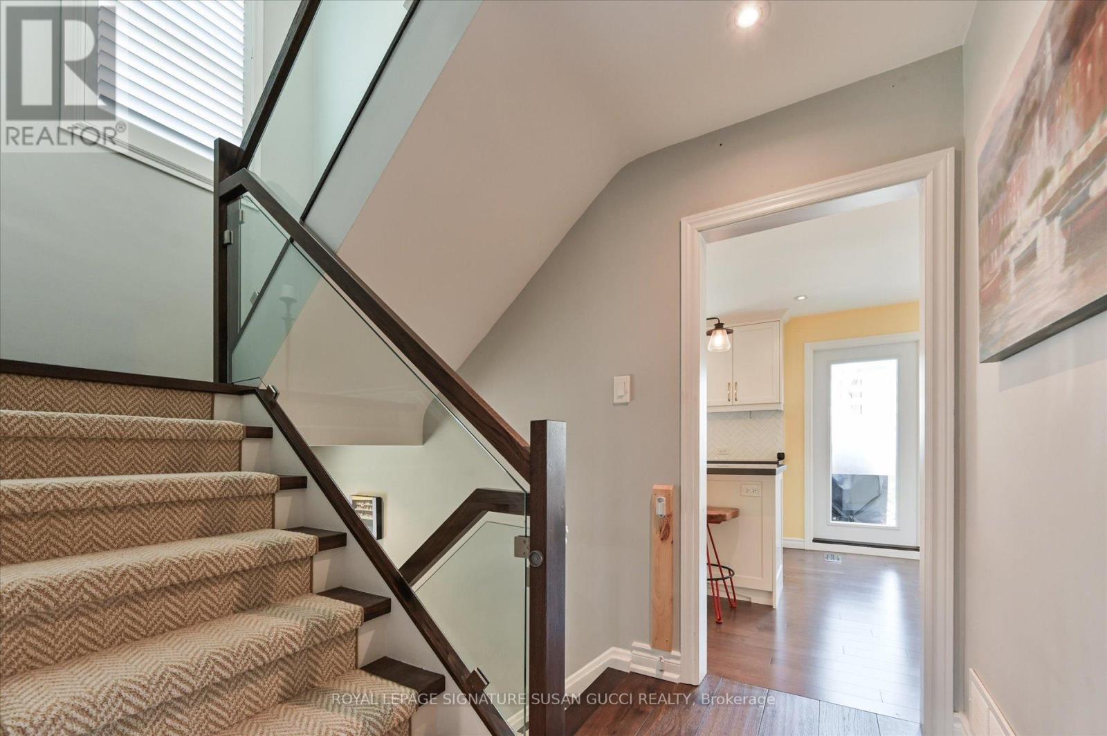 86 Barker Avenue, Toronto, Ontario  M4C 2N6 - Photo 15 - E13151904
