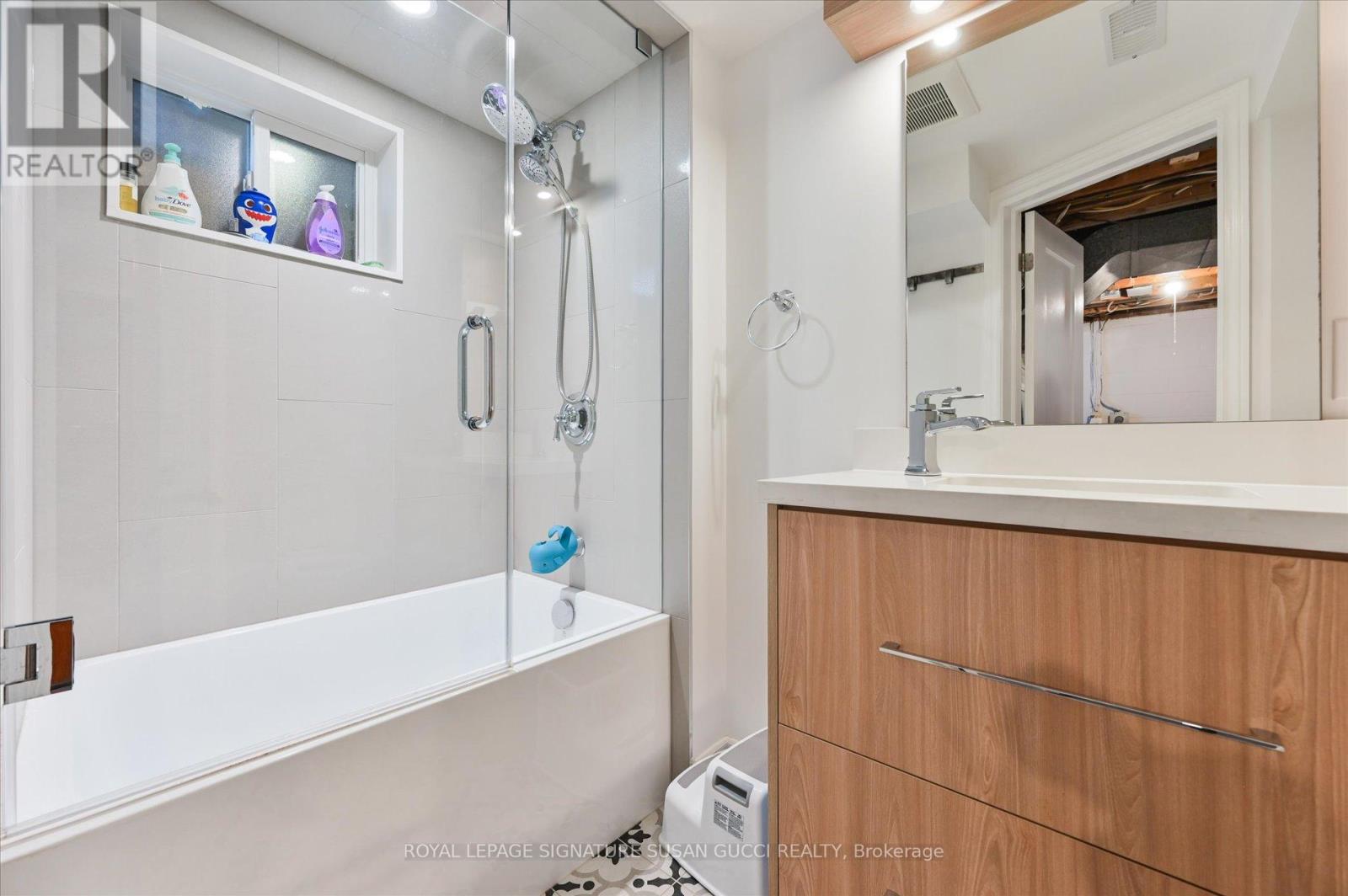 86 Barker Avenue, Toronto, Ontario  M4C 2N6 - Photo 24 - E13151904