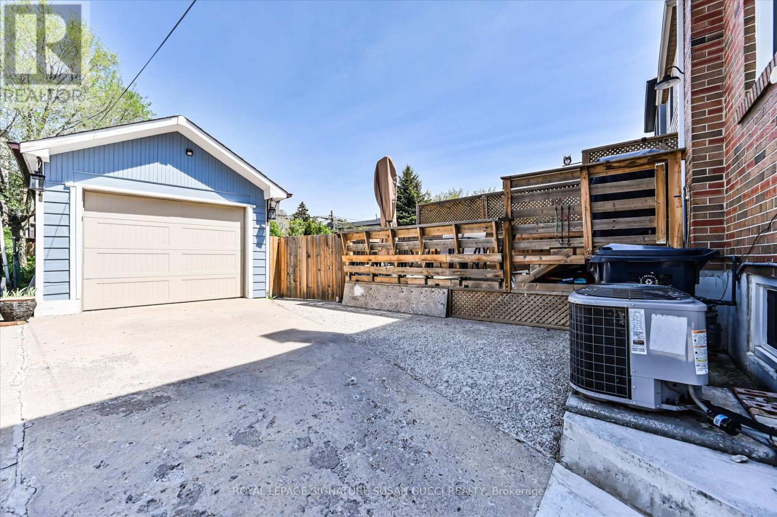 86 Barker Avenue, Toronto, Ontario  M4C 2N6 - Photo 27 - E13151904