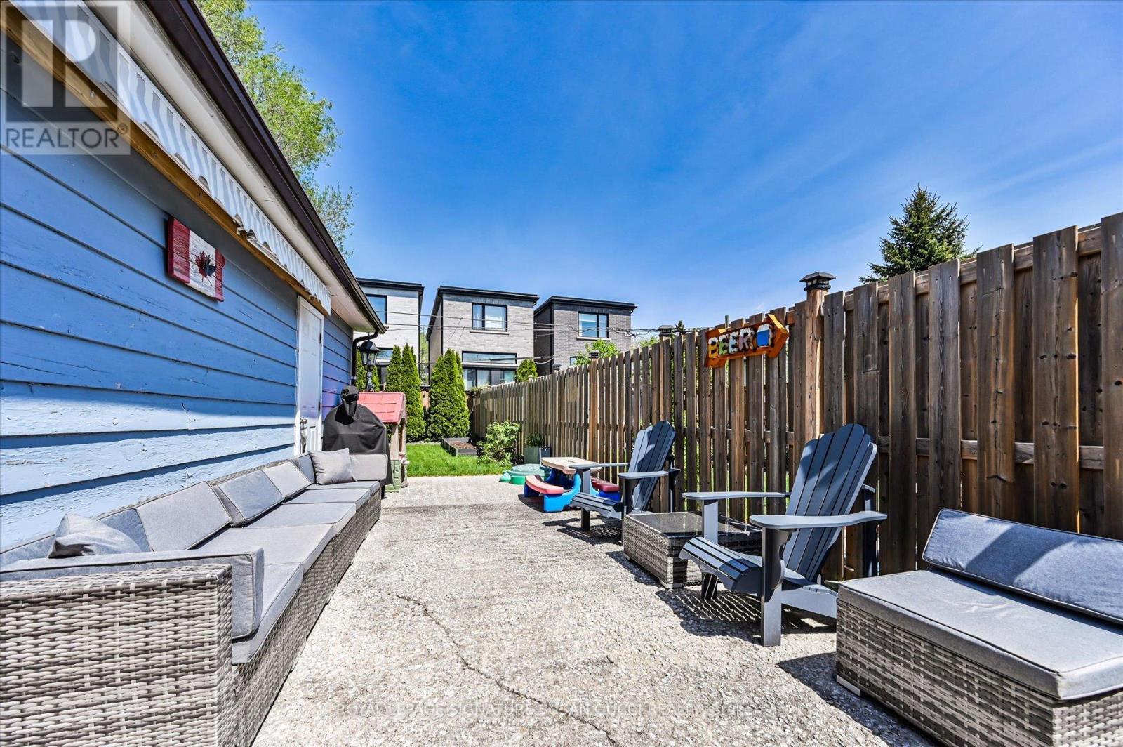 86 Barker Avenue, Toronto, Ontario  M4C 2N6 - Photo 29 - E13151904