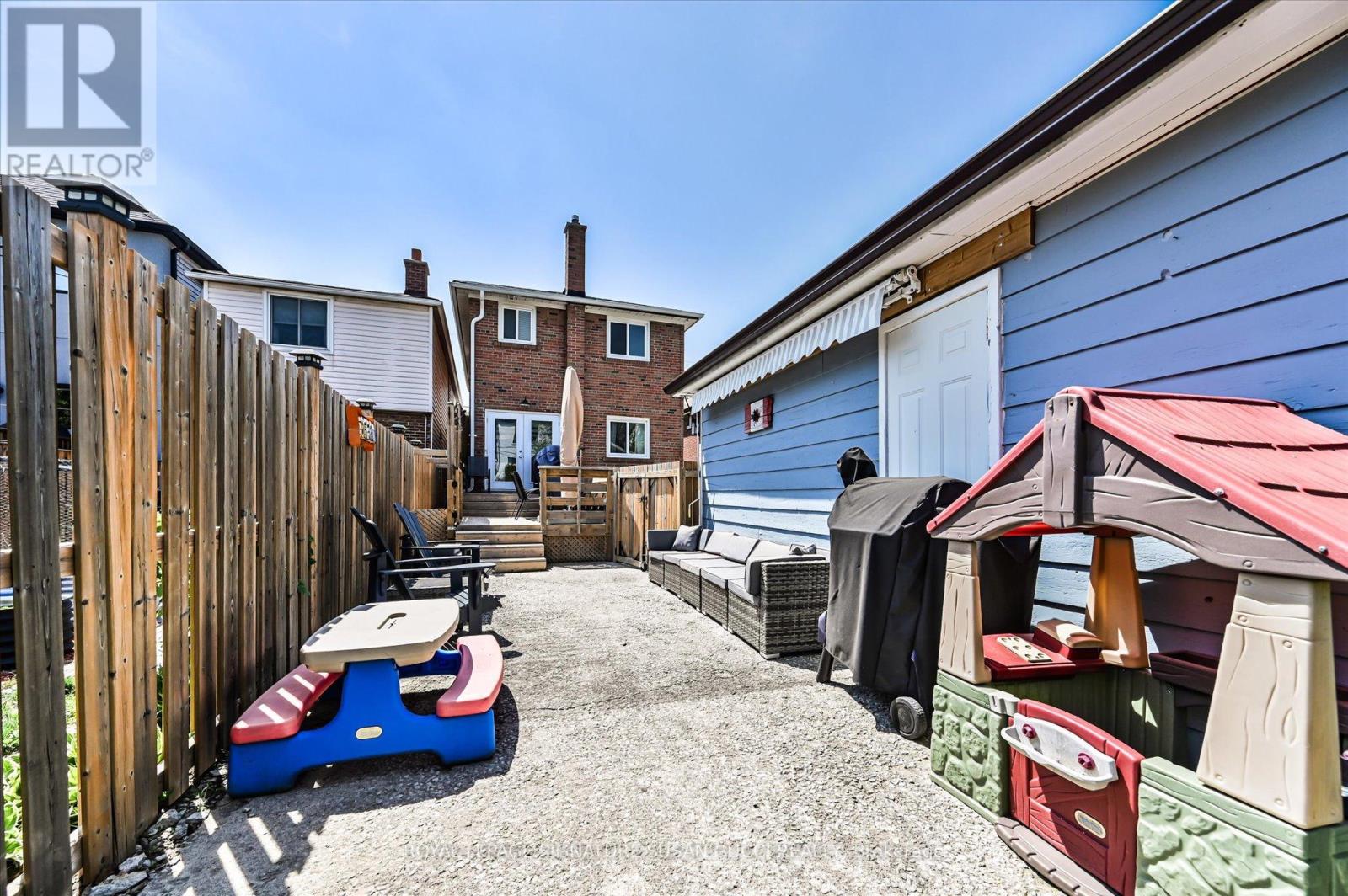 86 Barker Avenue, Toronto, Ontario  M4C 2N6 - Photo 31 - E13151904