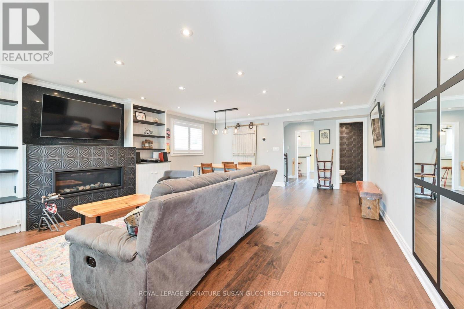 86 Barker Avenue, Toronto, Ontario  M4C 2N6 - Photo 4 - E13151904