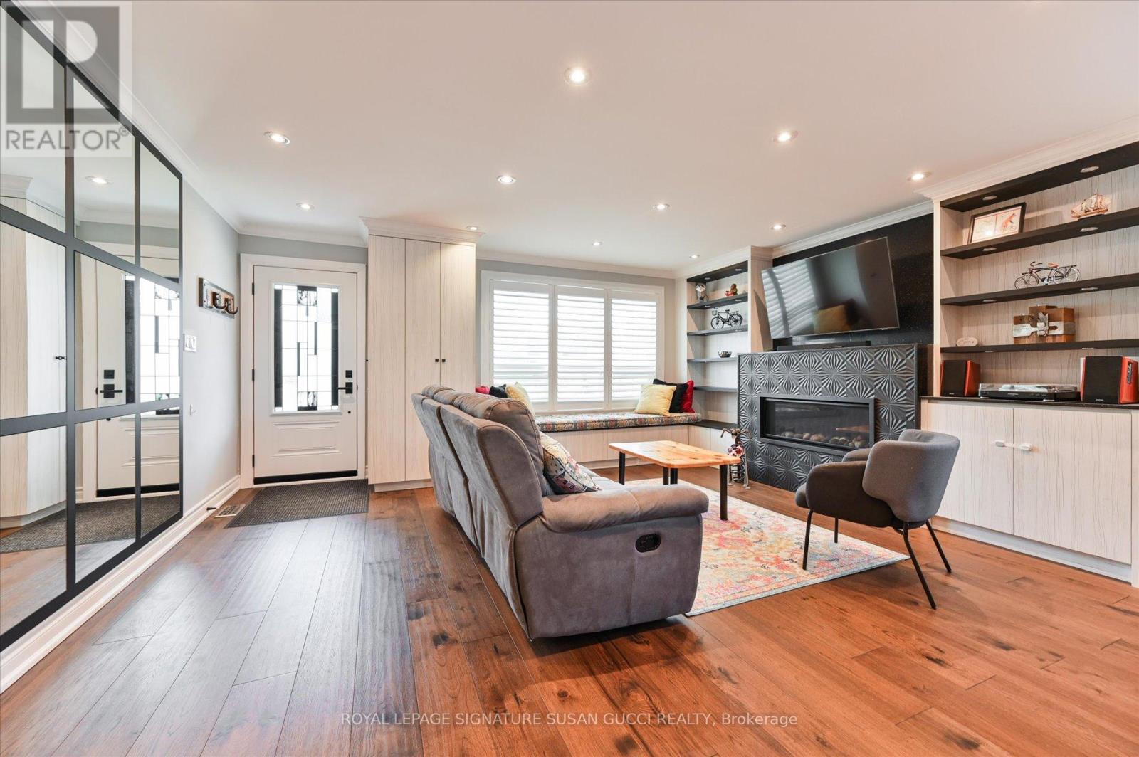 86 Barker Avenue, Toronto, Ontario  M4C 2N6 - Photo 5 - E13151904