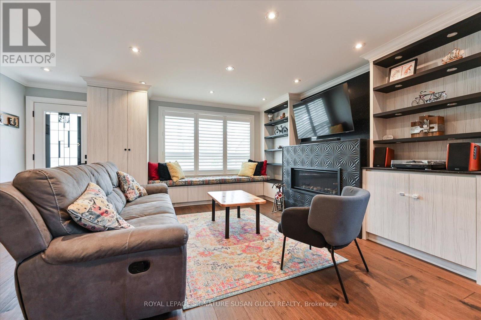 86 Barker Avenue, Toronto, Ontario  M4C 2N6 - Photo 6 - E13151904