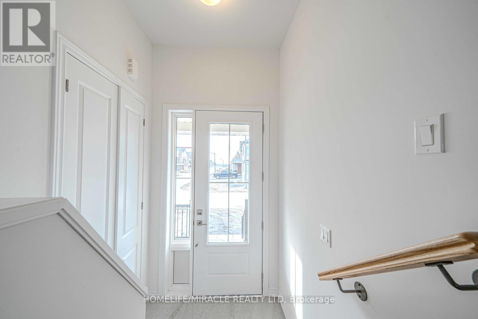 1054 Lockie Drive, Oshawa, Ontario L1H 8L7 - Photo 11 - E13151960