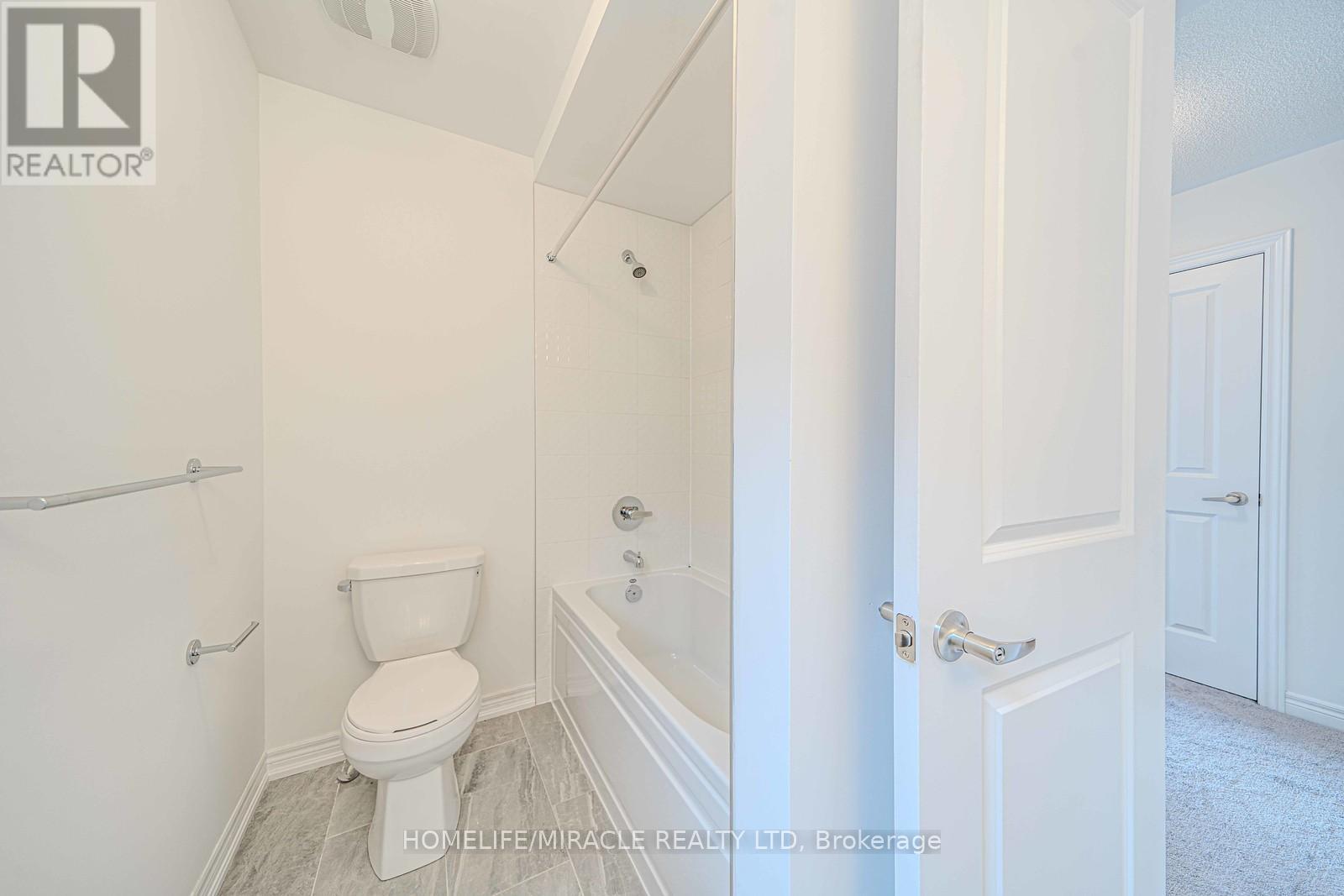 1054 Lockie Drive, Oshawa, Ontario L1H 8L7 - Photo 4 - E13151960