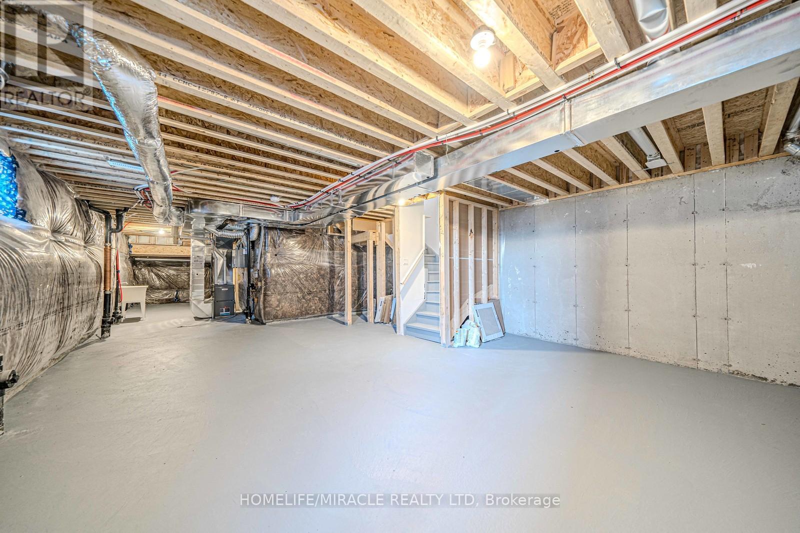 1054 Lockie Drive, Oshawa, Ontario L1H 8L7 - Photo 6 - E13151960