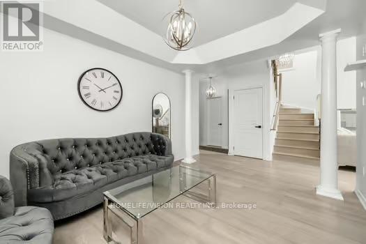 19 Grey Wing Avenue, Georgina, Ontario  L4P 0E8 - Photo 6 - N13151902