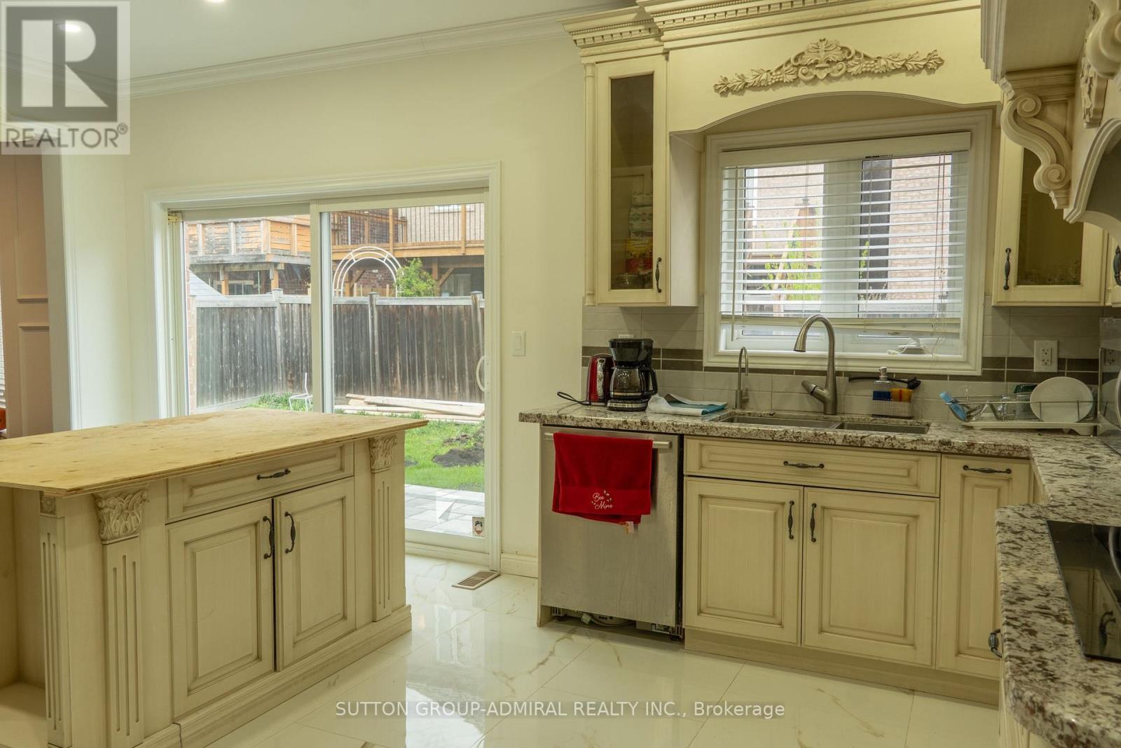 Main & 2nd Floor - 29 Wendelyn Drive, Richmond Hill, Ontario  L4E 0P8 - Photo 13 - N13151948