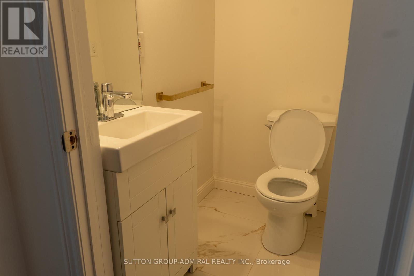 Main & 2nd Floor - 29 Wendelyn Drive, Richmond Hill, Ontario  L4E 0P8 - Photo 17 - N13151948