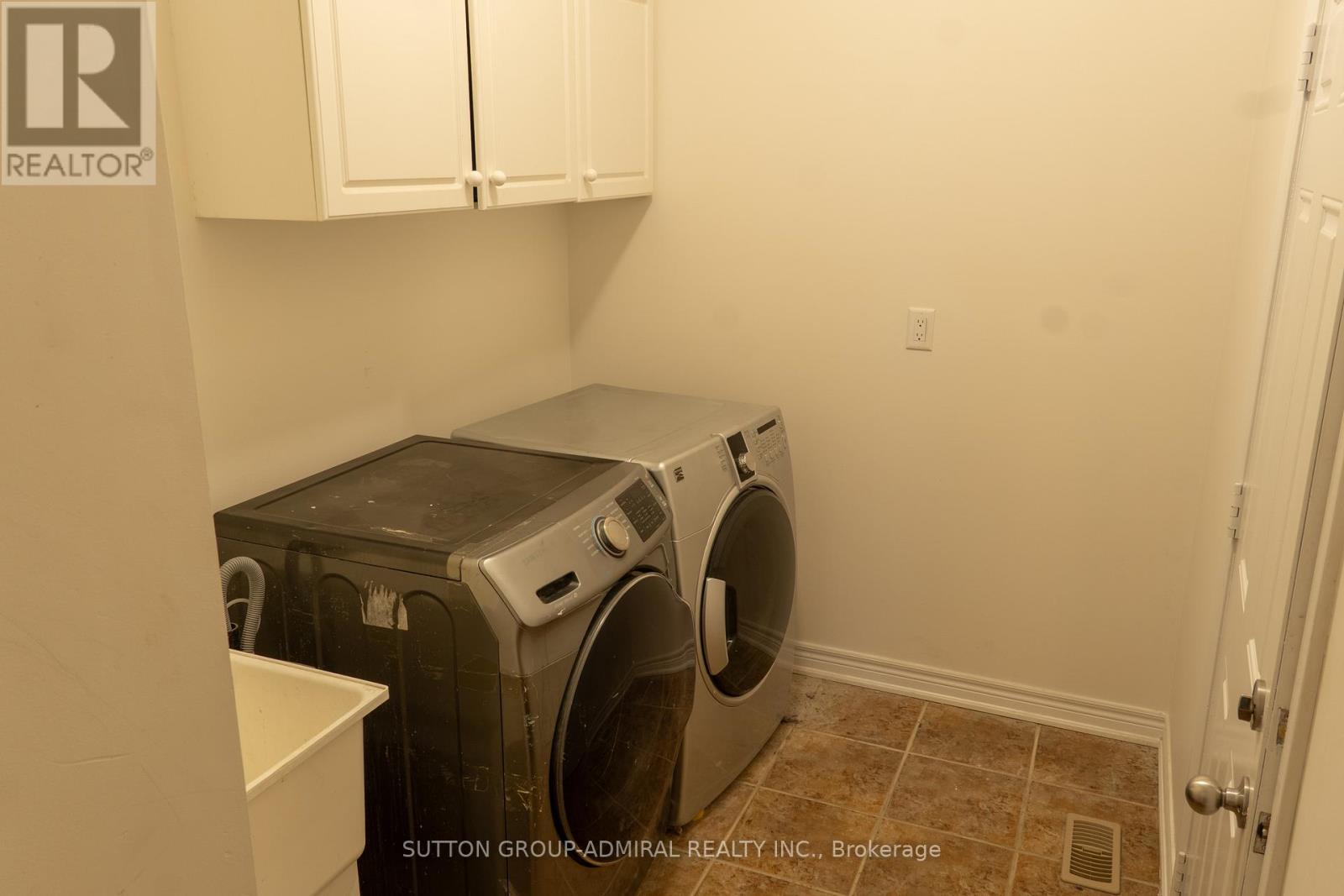 Main & 2nd Floor - 29 Wendelyn Drive, Richmond Hill, Ontario  L4E 0P8 - Photo 18 - N13151948