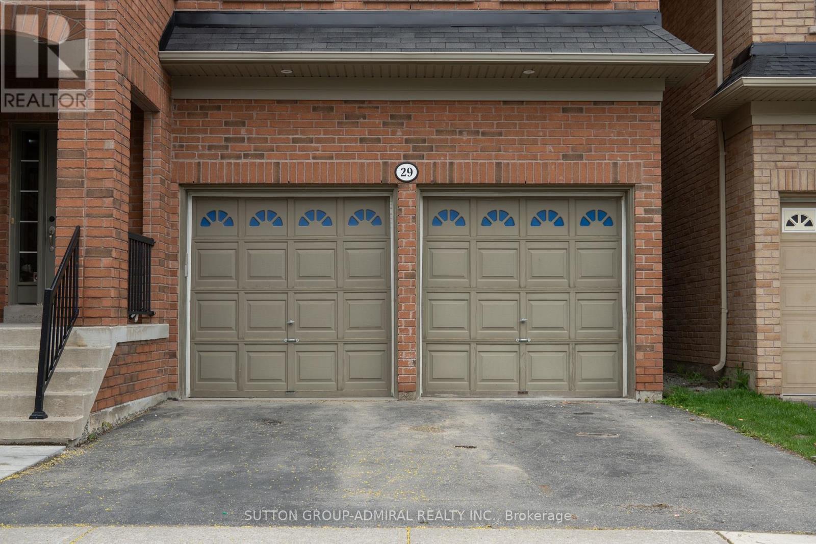 Main & 2nd Floor - 29 Wendelyn Drive, Richmond Hill, Ontario  L4E 0P8 - Photo 2 - N13151948