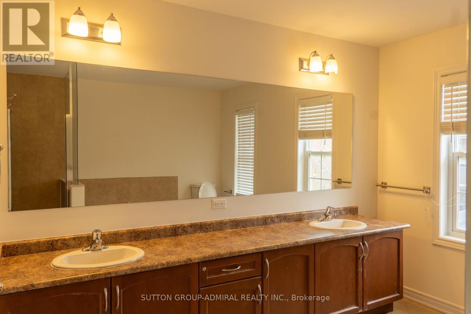 Main & 2nd Floor - 29 Wendelyn Drive, Richmond Hill, Ontario  L4E 0P8 - Photo 22 - N13151948