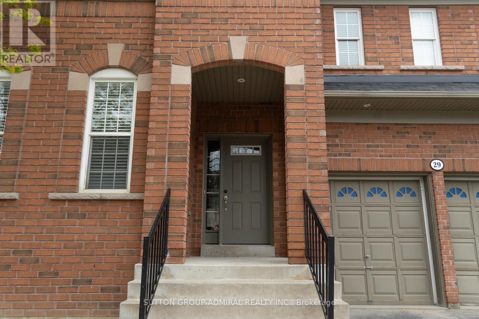 Main & 2nd Floor - 29 Wendelyn Drive, Richmond Hill, Ontario  L4E 0P8 - Photo 3 - N13151948