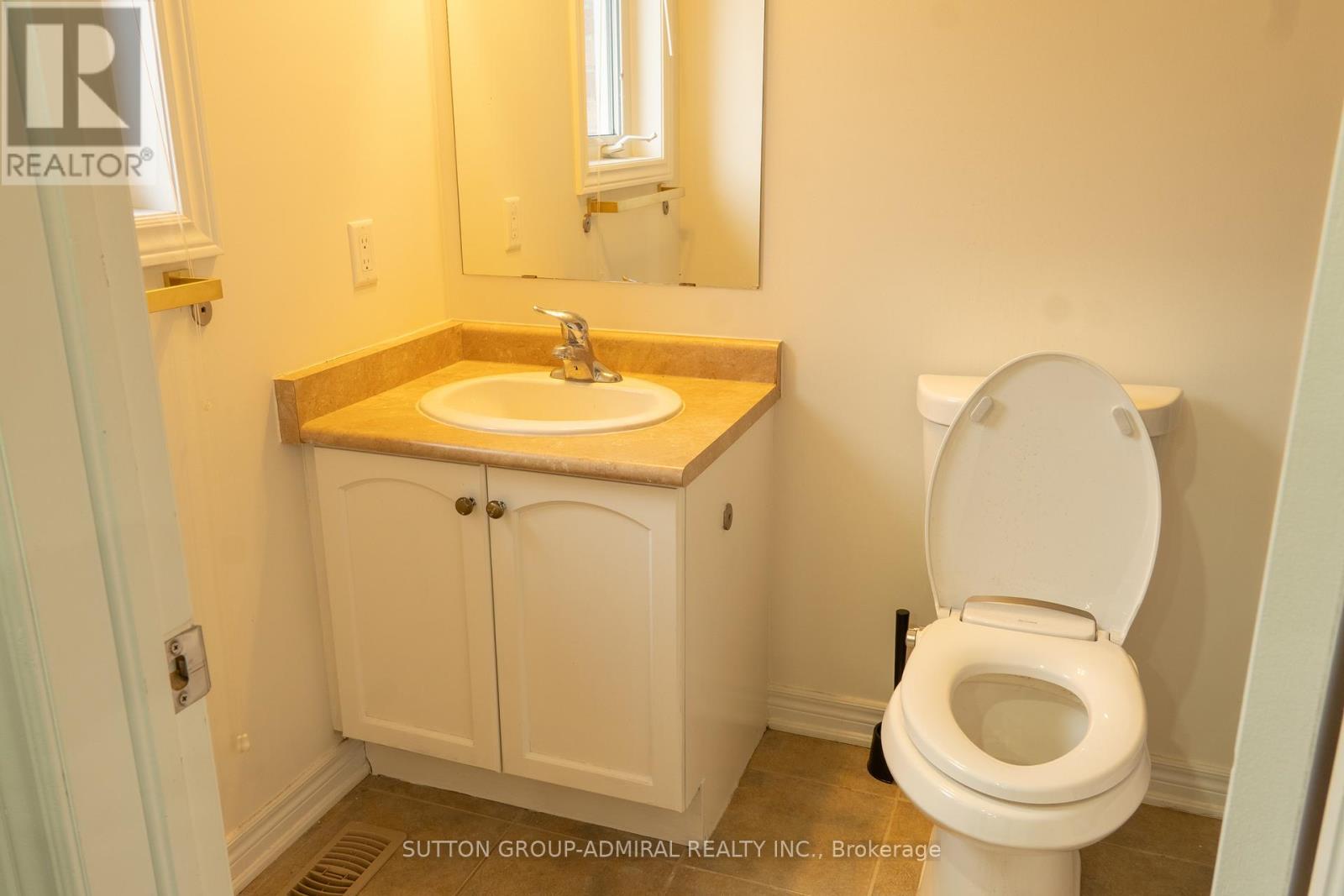 Main & 2nd Floor - 29 Wendelyn Drive, Richmond Hill, Ontario  L4E 0P8 - Photo 34 - N13151948