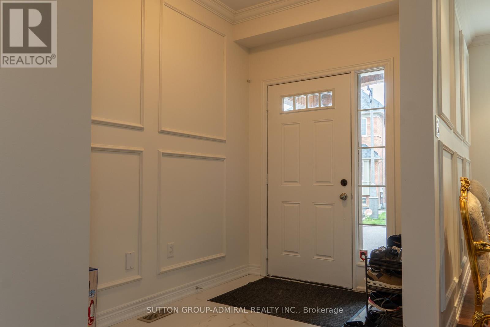 Main & 2nd Floor - 29 Wendelyn Drive, Richmond Hill, Ontario  L4E 0P8 - Photo 4 - N13151948