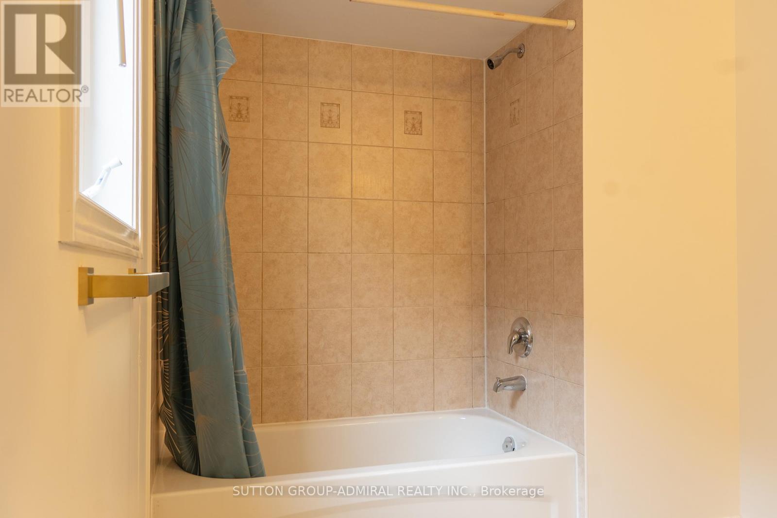 Main & 2nd Floor - 29 Wendelyn Drive, Richmond Hill, Ontario  L4E 0P8 - Photo 41 - N13151948