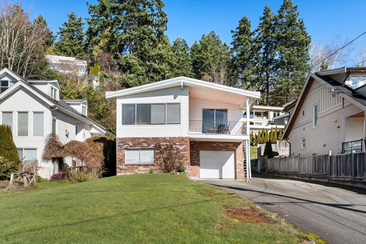 14667 W Beach Avenue, White Rock, British Columbia  V4B 2T9 - Photo 1 - R3096917