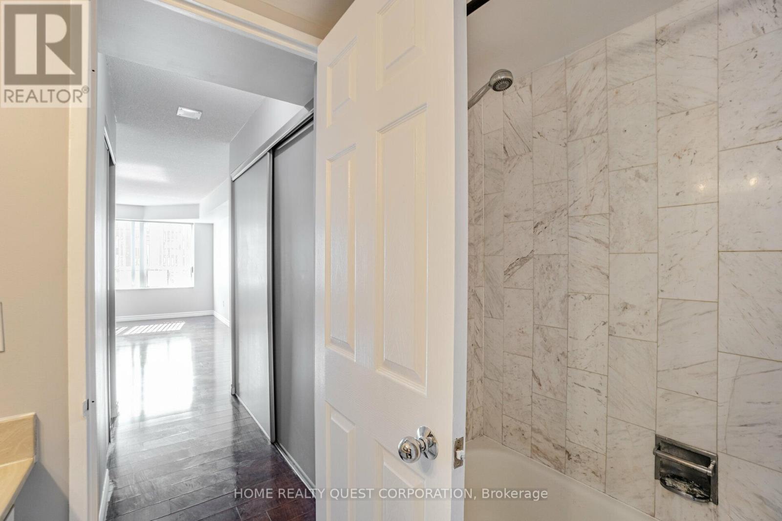 1410 - 325 Webb Drive, Mississauga, Ontario  L5B 3Z9 - Photo 15 - W13151898
