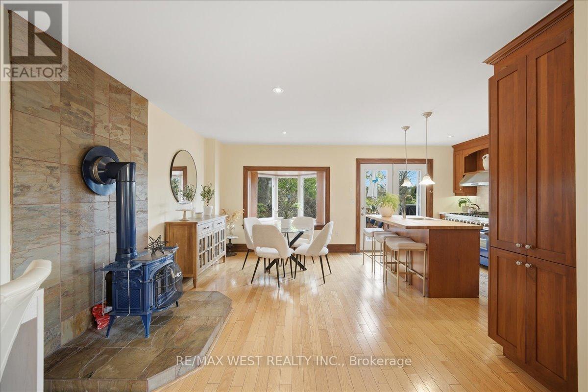 69 Mayfield Avenue, Toronto, Ontario  M6S 1K4 - Photo 11 - W13151922