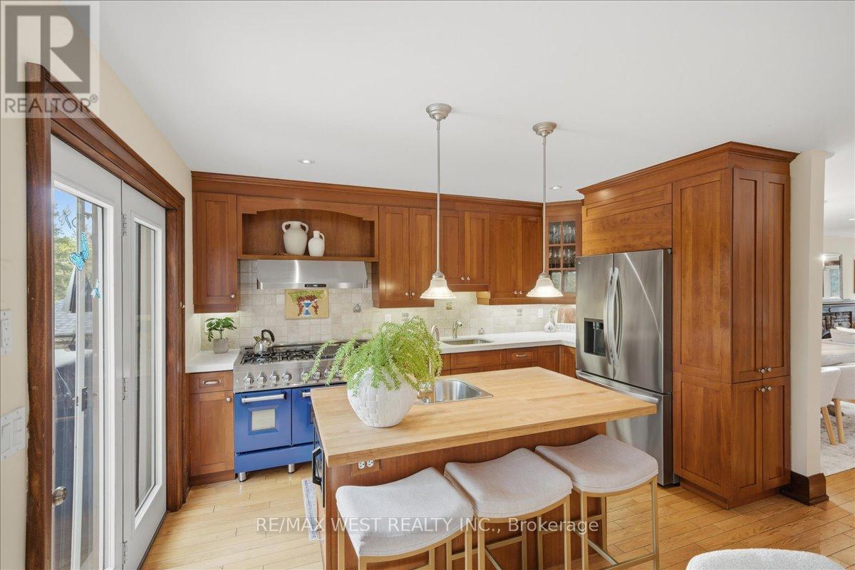 69 Mayfield Avenue, Toronto, Ontario  M6S 1K4 - Photo 16 - W13151922