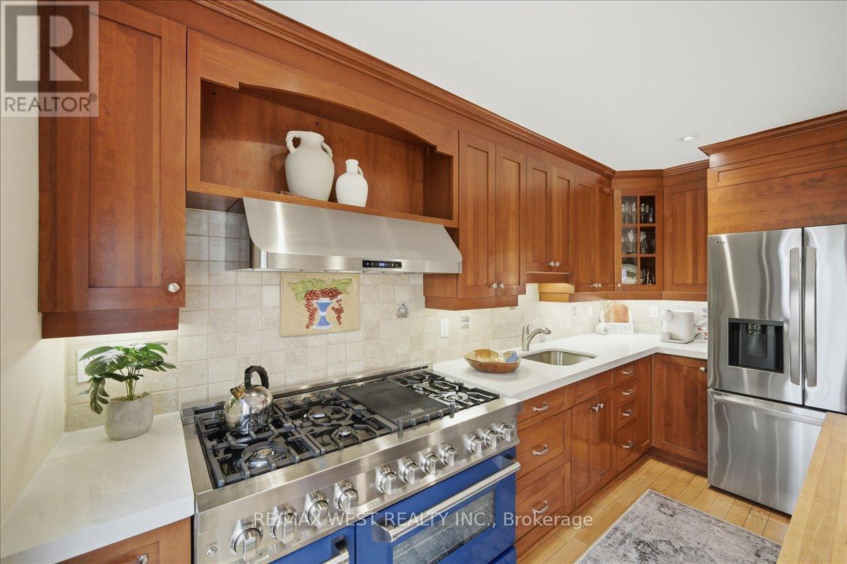 69 Mayfield Avenue, Toronto, Ontario  M6S 1K4 - Photo 18 - W13151922