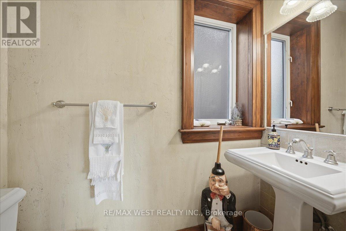 69 Mayfield Avenue, Toronto, Ontario  M6S 1K4 - Photo 22 - W13151922