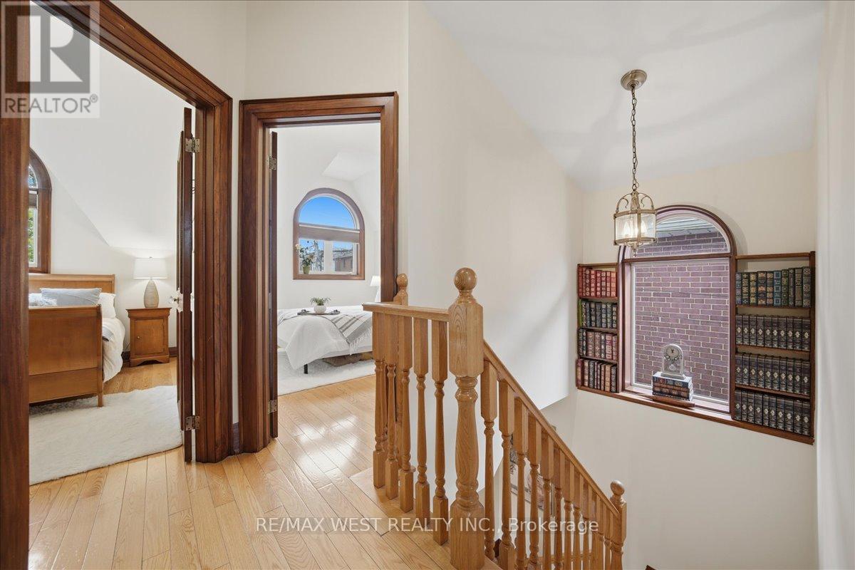 69 Mayfield Avenue, Toronto, Ontario  M6S 1K4 - Photo 24 - W13151922