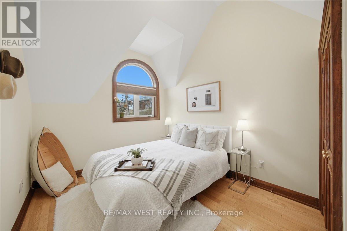 69 Mayfield Avenue, Toronto, Ontario  M6S 1K4 - Photo 25 - W13151922