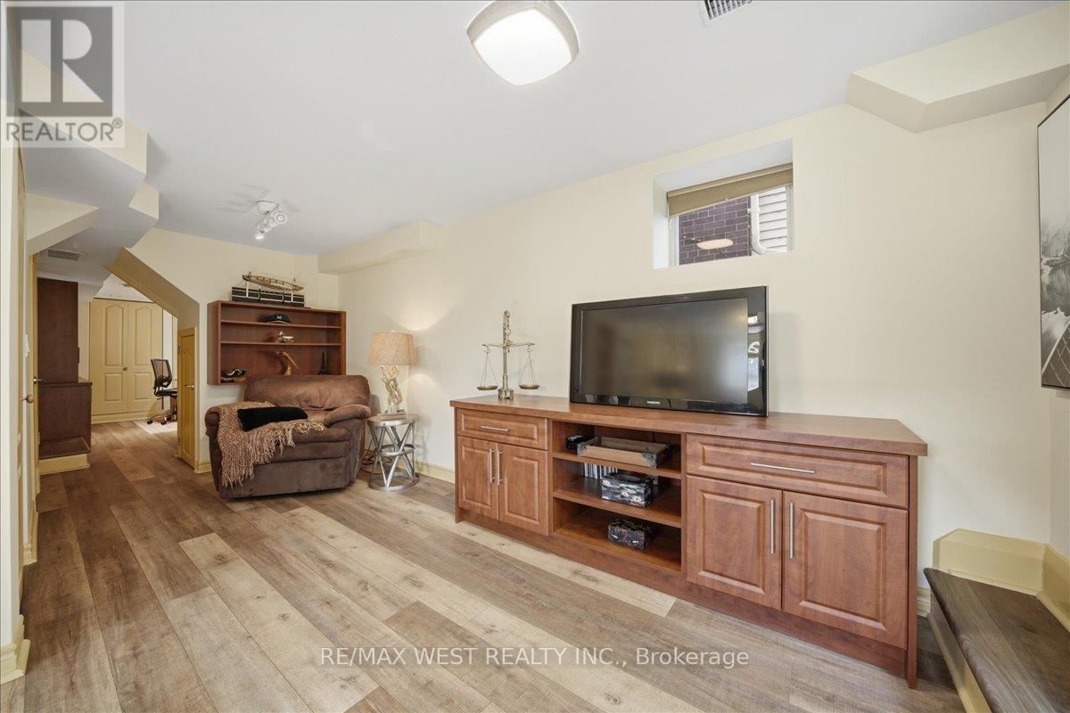 69 Mayfield Avenue, Toronto, Ontario  M6S 1K4 - Photo 36 - W13151922