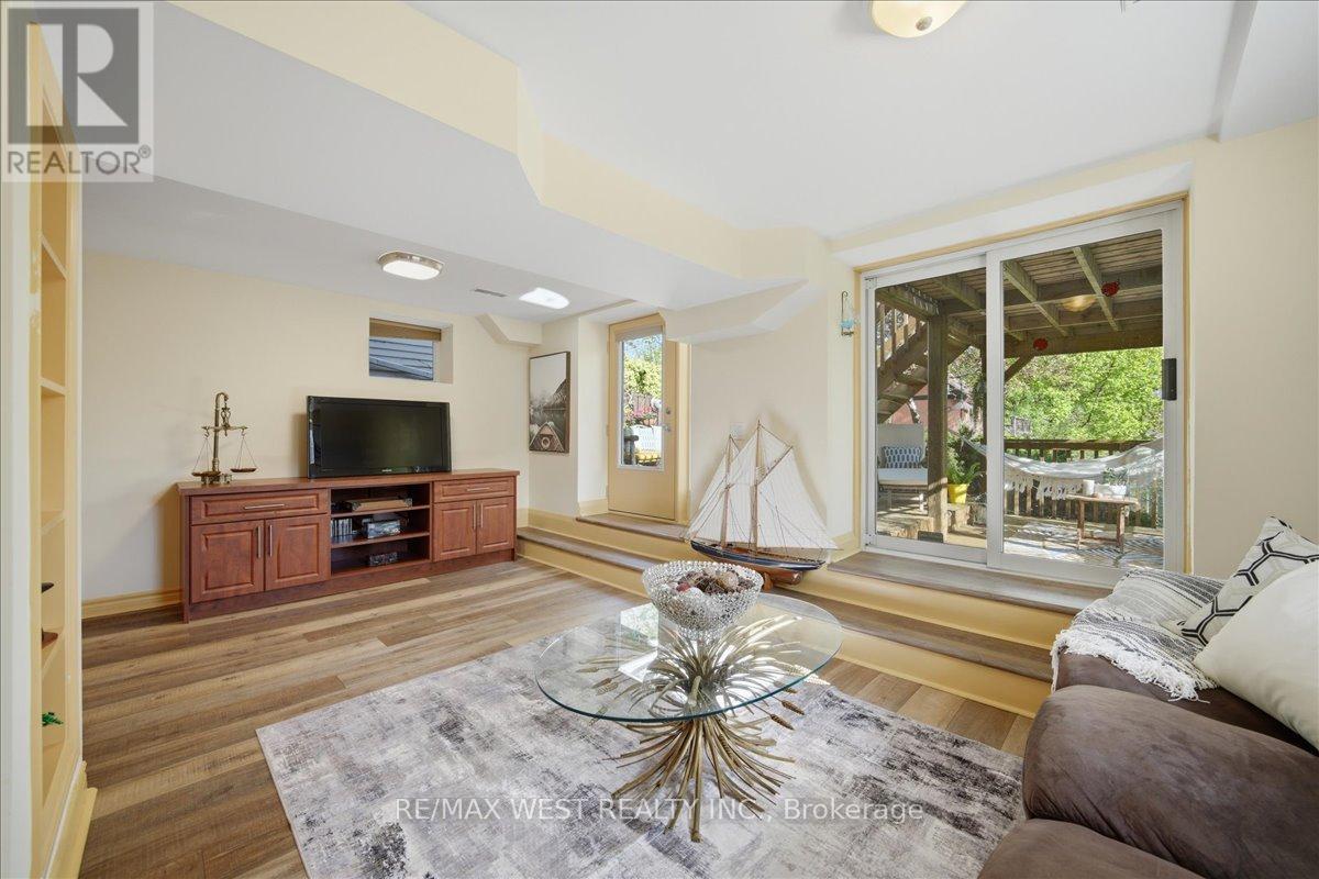 69 Mayfield Avenue, Toronto, Ontario  M6S 1K4 - Photo 37 - W13151922