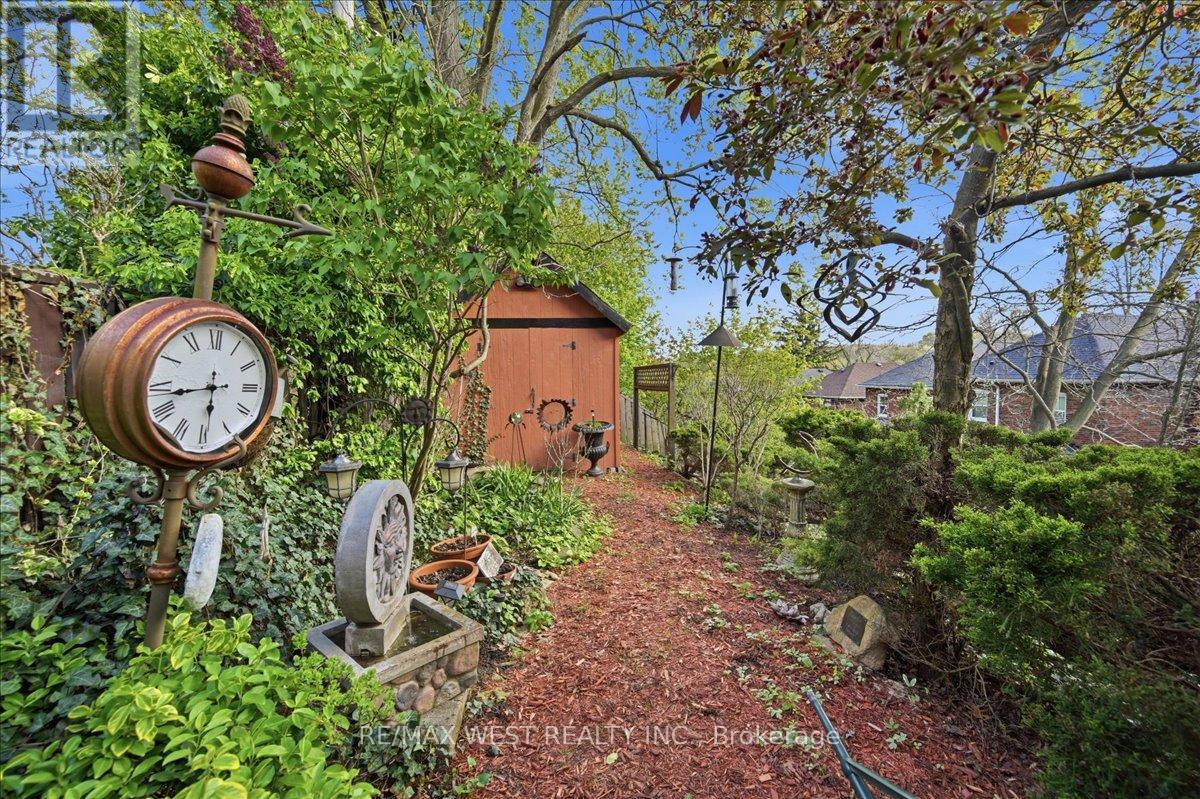 69 Mayfield Avenue, Toronto, Ontario  M6S 1K4 - Photo 44 - W13151922