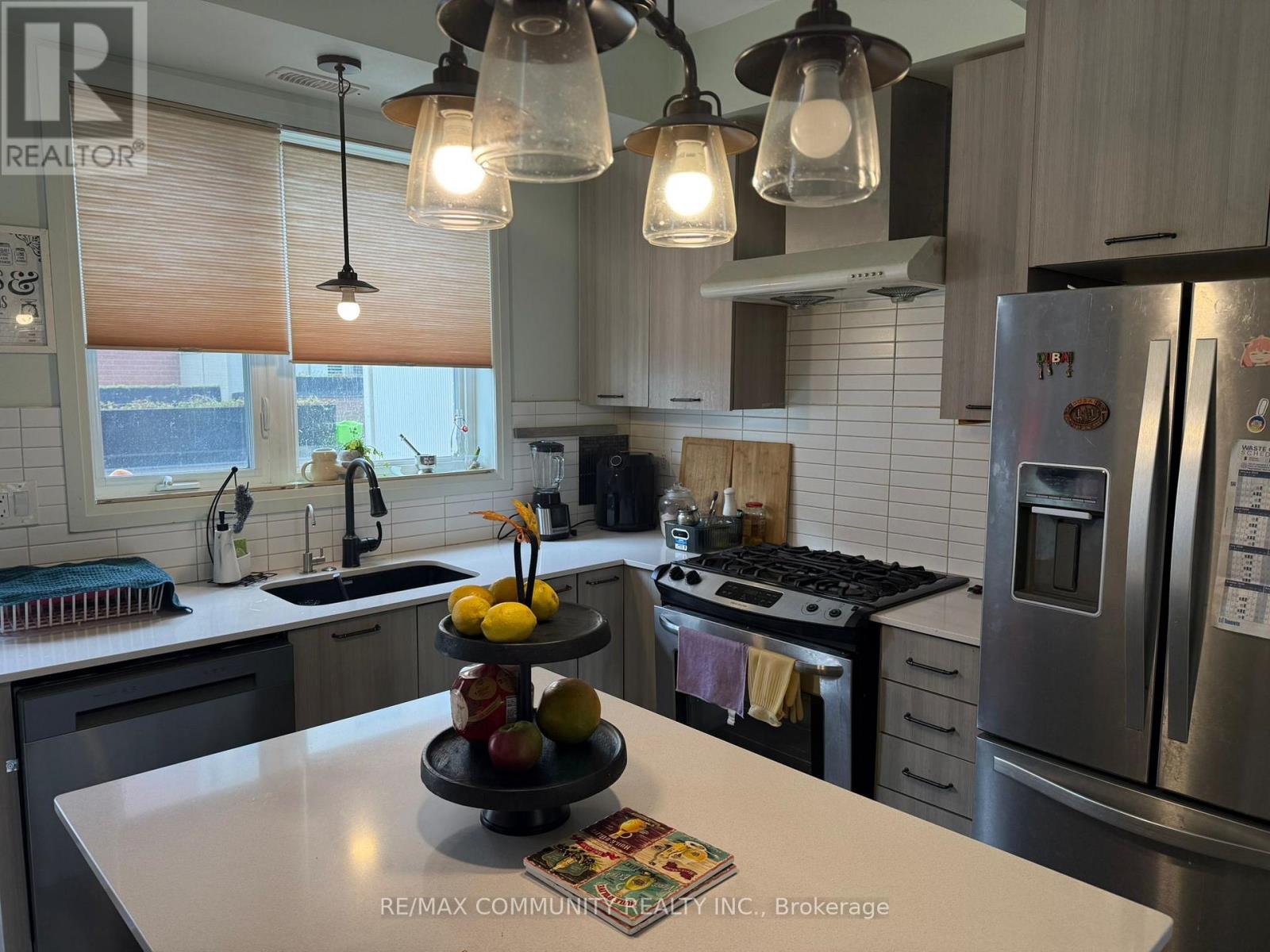 46 Sarah Jackson Crescent, Toronto, Ontario M3K 0B6 - Photo 6 - W13027892