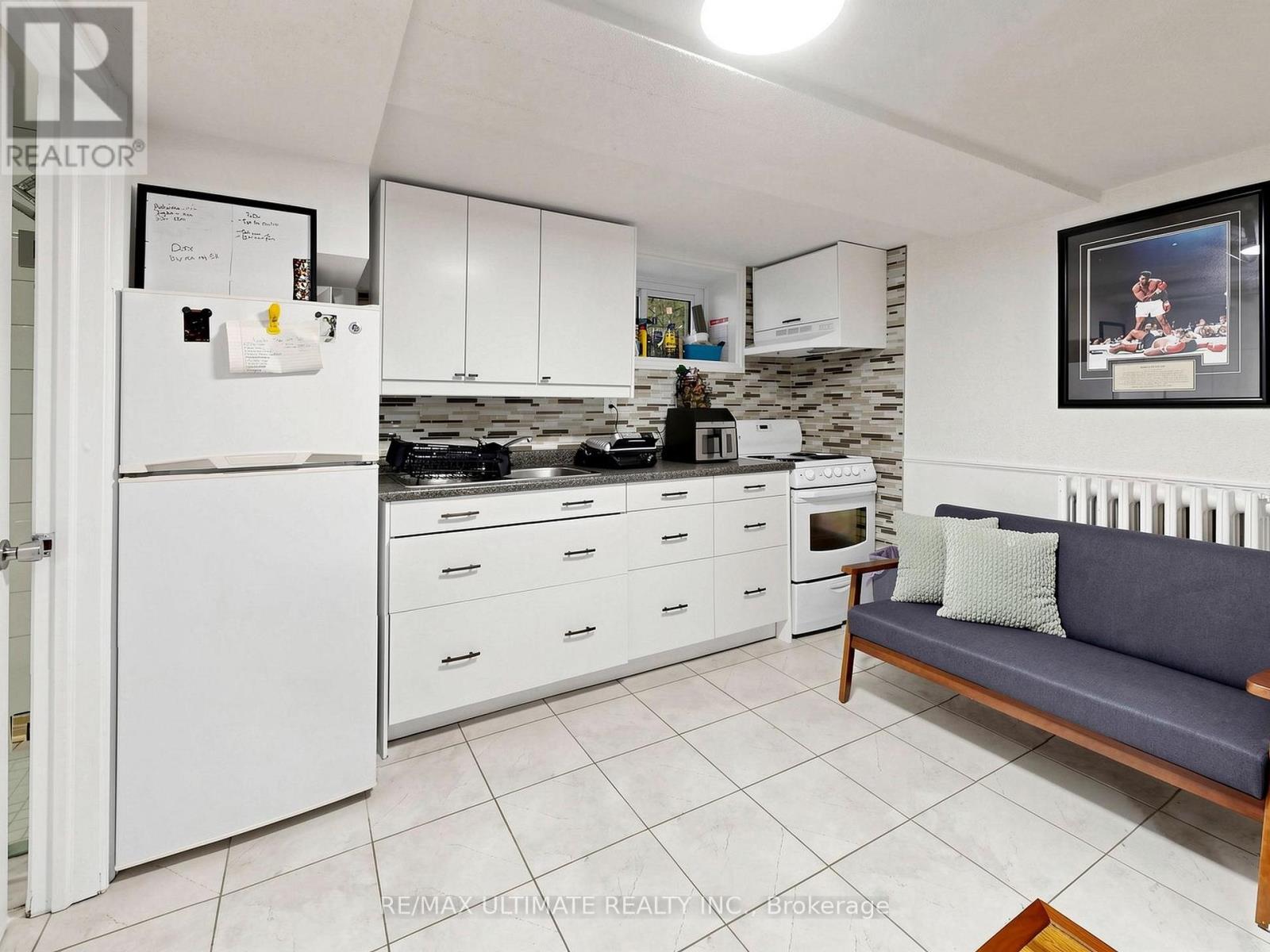 35 Blackthorn Avenue, Toronto, Ontario M6N 3H4 - Photo 32 - W13120942