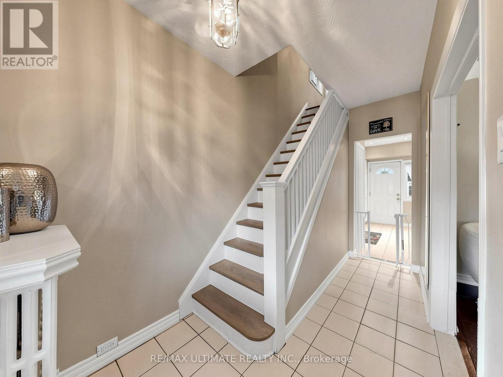 35 Blackthorn Avenue, Toronto, Ontario M6N 3H4 - Photo 18 - W13120942