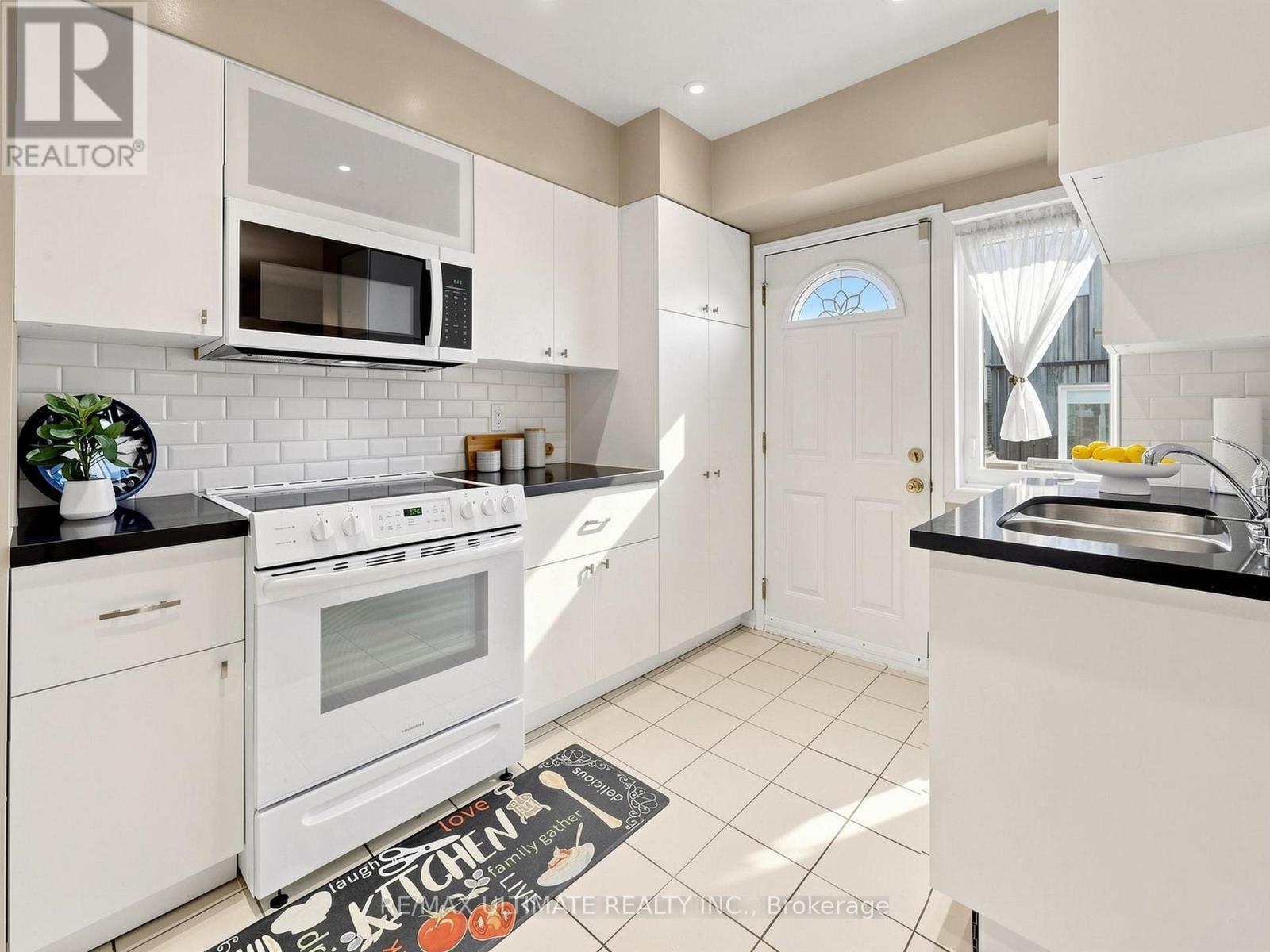 35 Blackthorn Avenue, Toronto, Ontario M6N 3H4 - Photo 11 - W13120942